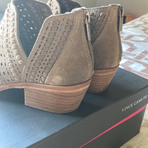 Vince Camuto 💫Prasata Booties-Barely Worn - Picture 6 of 7